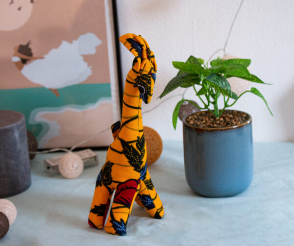 Peluche Girafe jaune et bleue