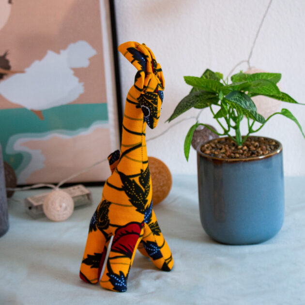 Peluche Girafe jaune et bleue
