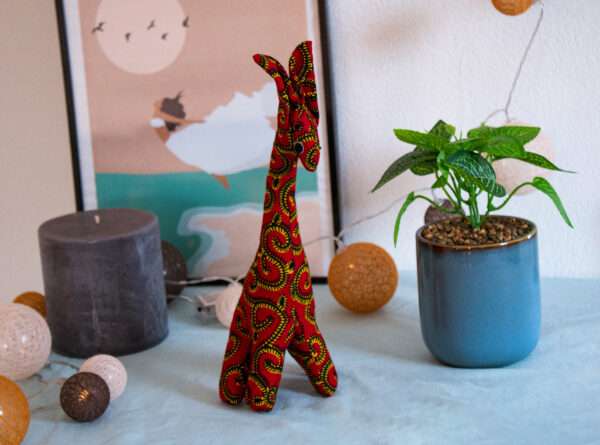 Peluche Girafe rouge avec arabesque